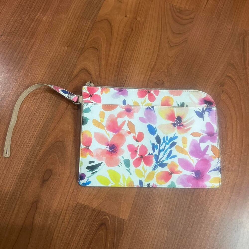 Floral print wristlet pouch